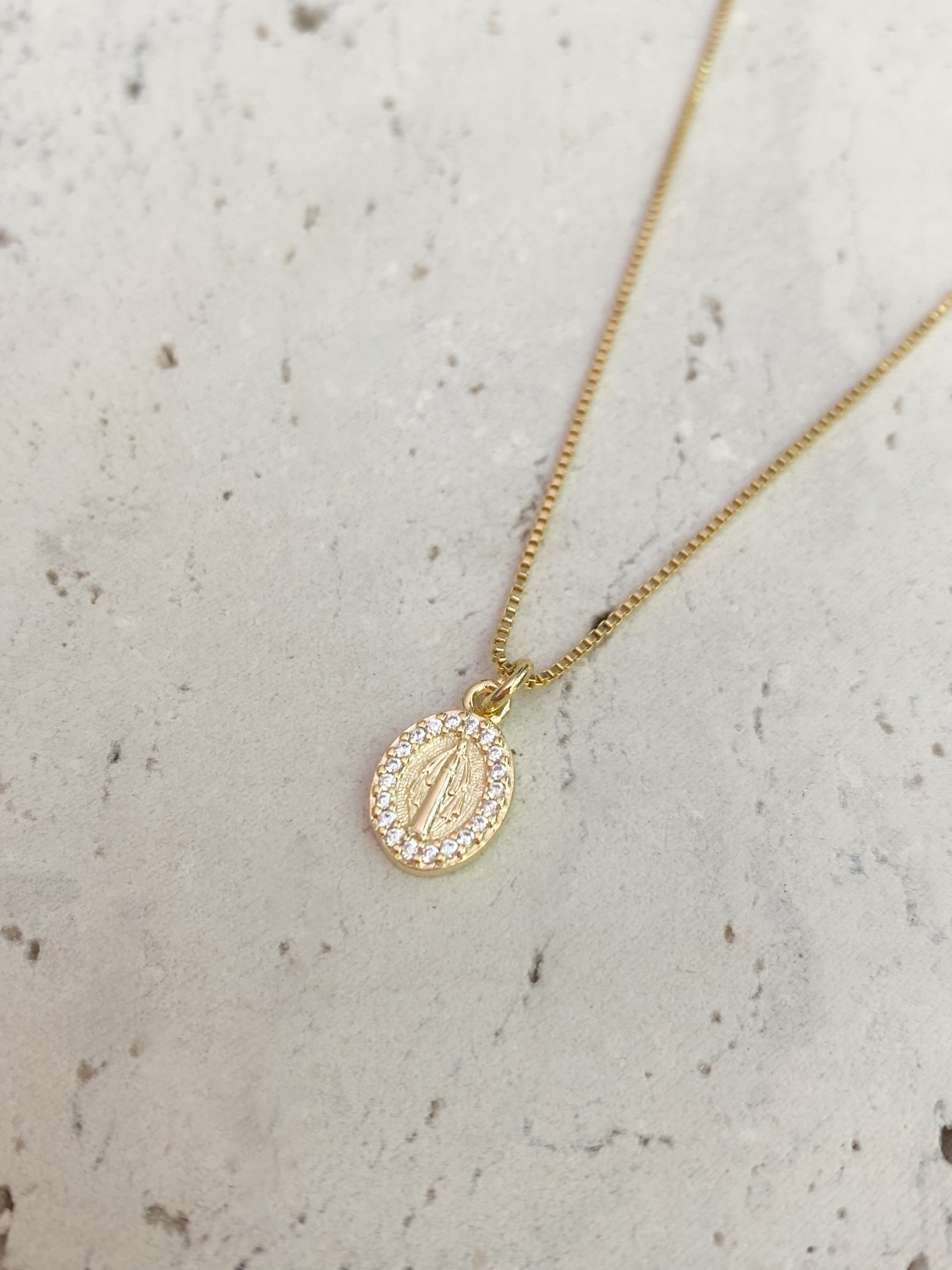 Collar Virgen Circones con medalla de la Virgen Milagrosa – María Larraín