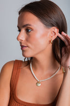 Argollas rectangulares doradas en oro 18k – vista frontal