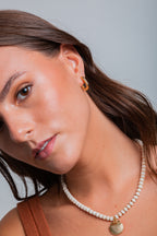 Argollas rectangulares doradas en oro 18k – vista frontal