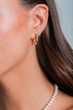 Argollas rectangulares doradas en oro 18k – vista frontal