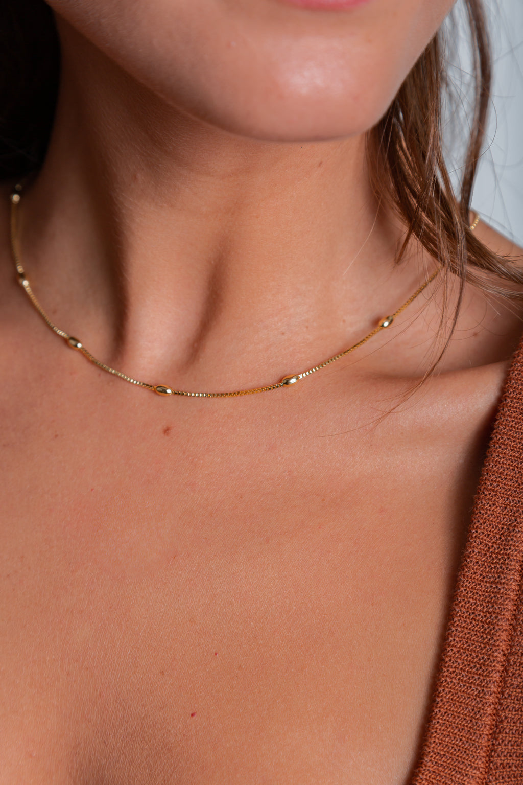 Collar María con cadena lisa y bolitas ovaladas – María Larraín