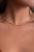 Collar María con cadena lisa y bolitas ovaladas – María Larraín