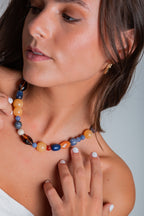 Collar Rufina con piedras sodalita, ónix y cuentas de cerámica – María Larraín