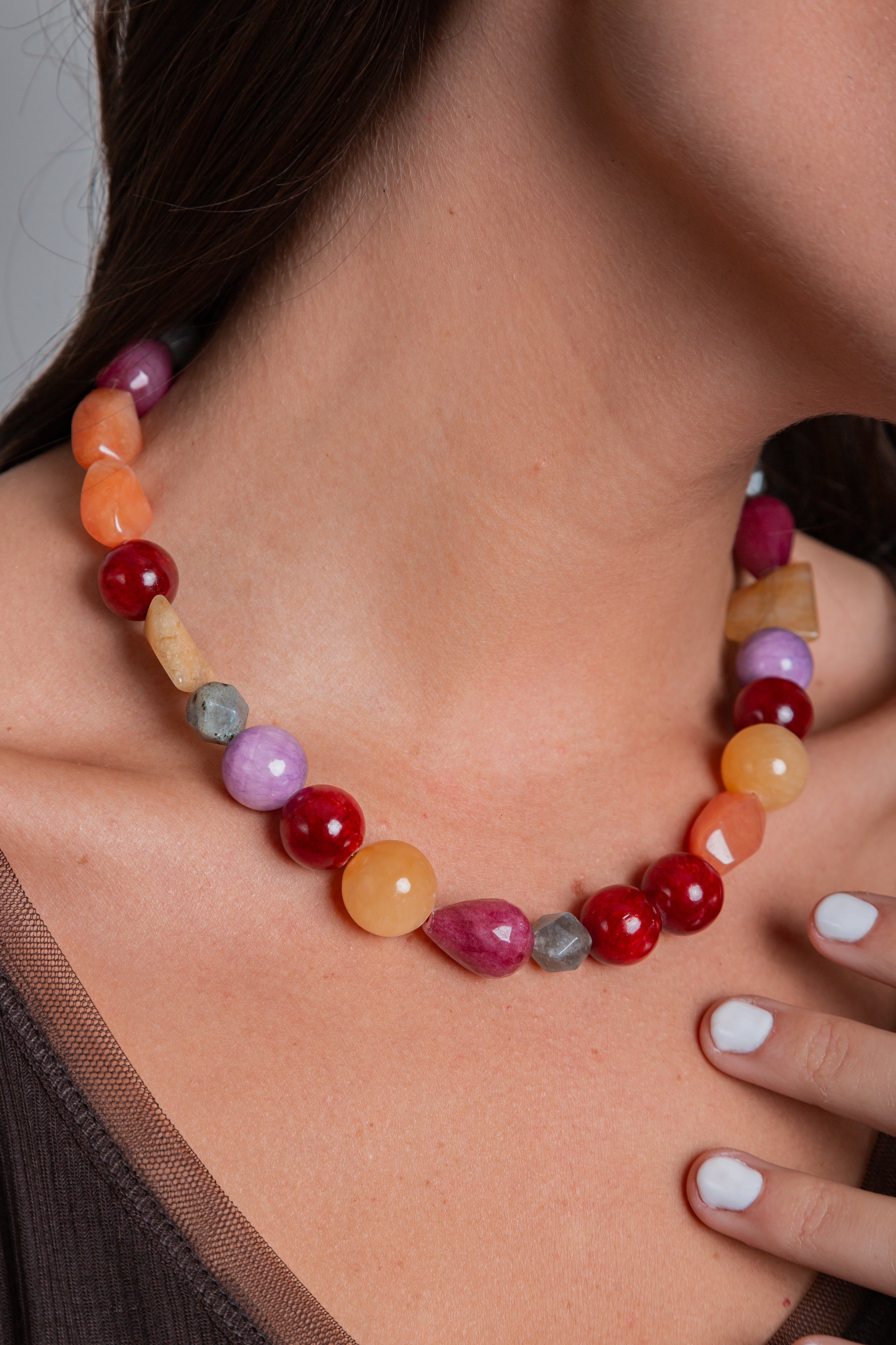 Detalle de piedras naturales del Collar Jacinta – María Larraín