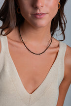 Collar Filippa con piedras naturales y puntos de luz – María Larraín