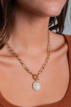 Collar Juana con cadena de eslabones y medalla de San Benito