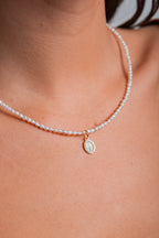 Collar Virgen Perla con medalla circones y perlas de río