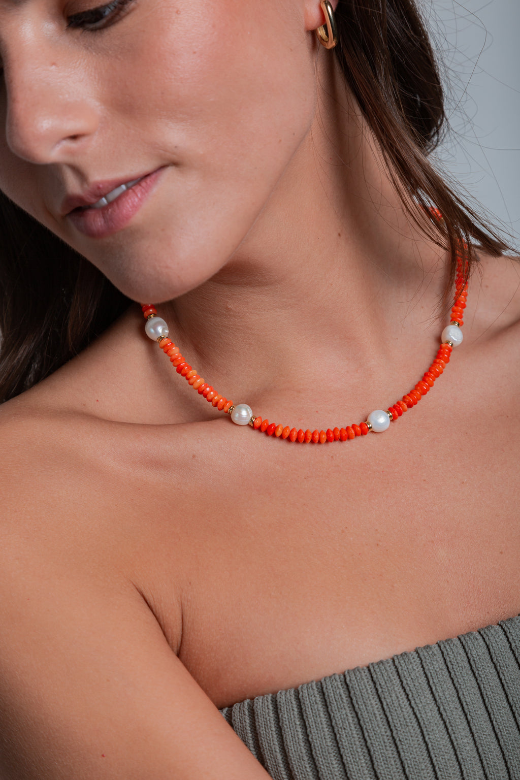 Collar Agustina con coral, perlas de río y mostacillas doradas