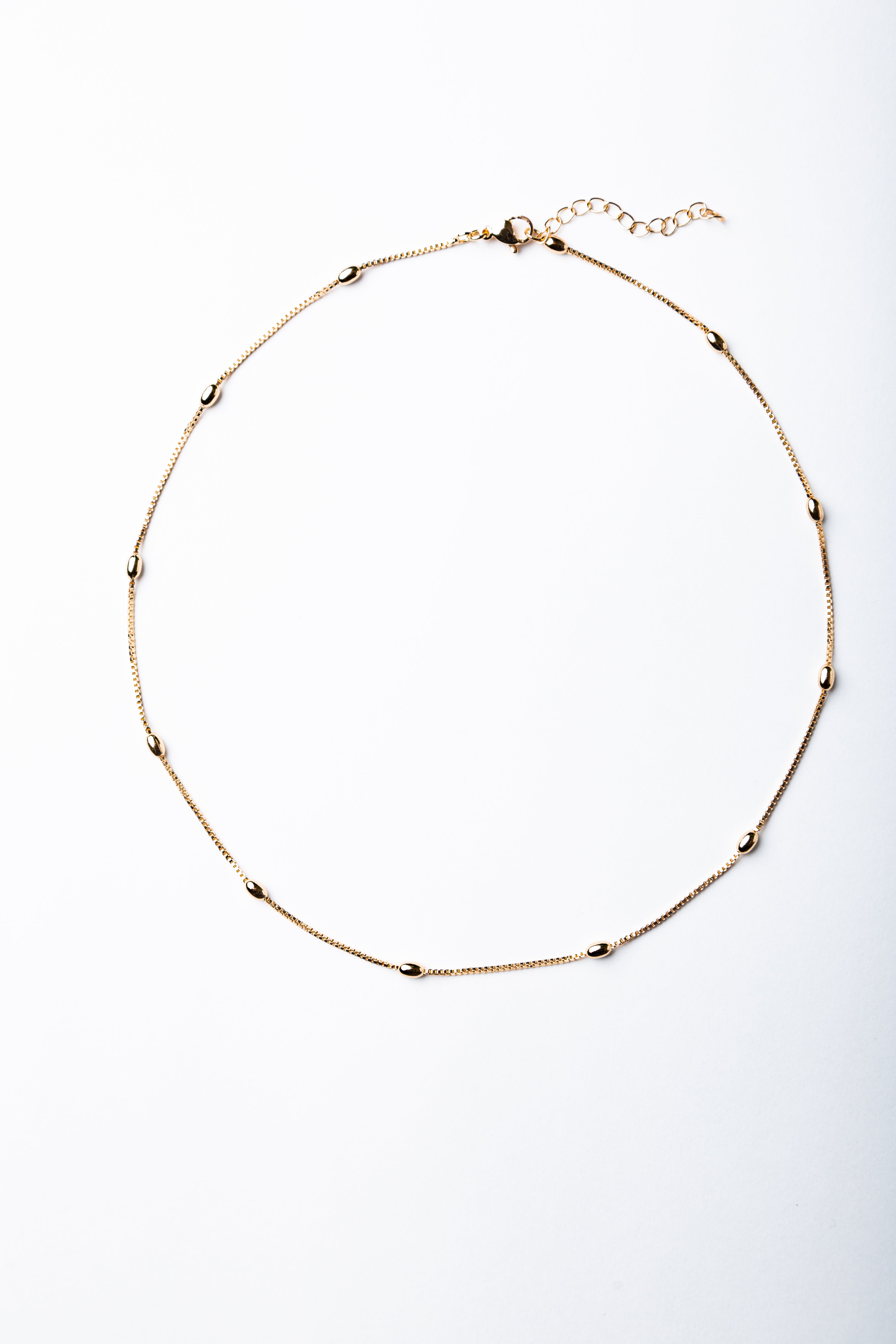 Collar María con cadena lisa y bolitas ovaladas – María Larraín
