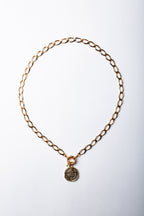 Collar Juana con cadena de eslabones y medalla de San Benito