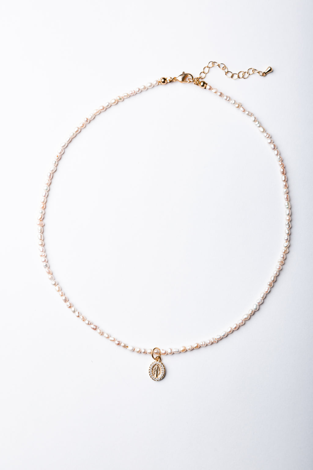 Collar Virgen Perla con medalla circones y perlas de río