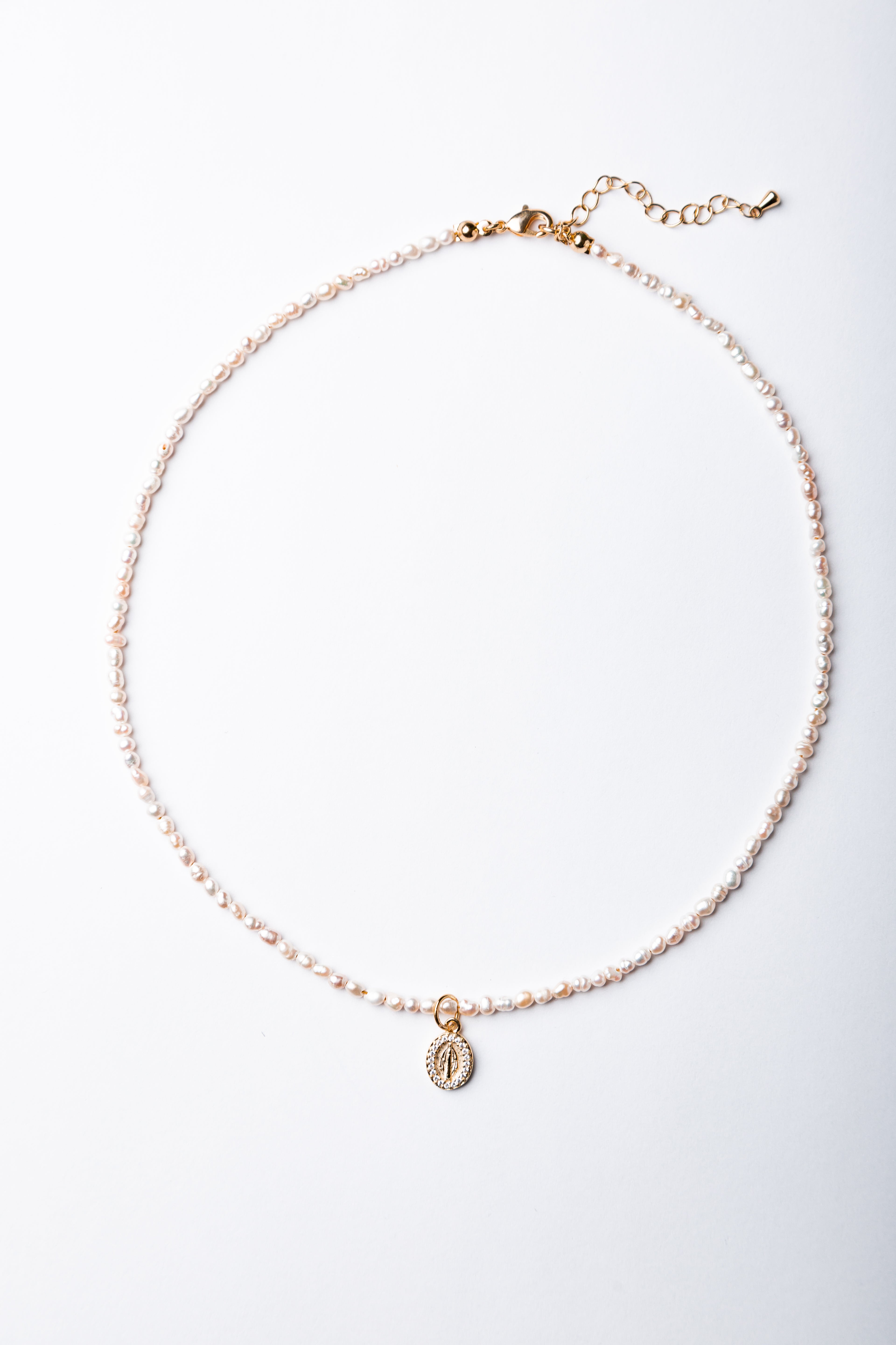 Collar Virgen Perla con medalla circones y perlas de río