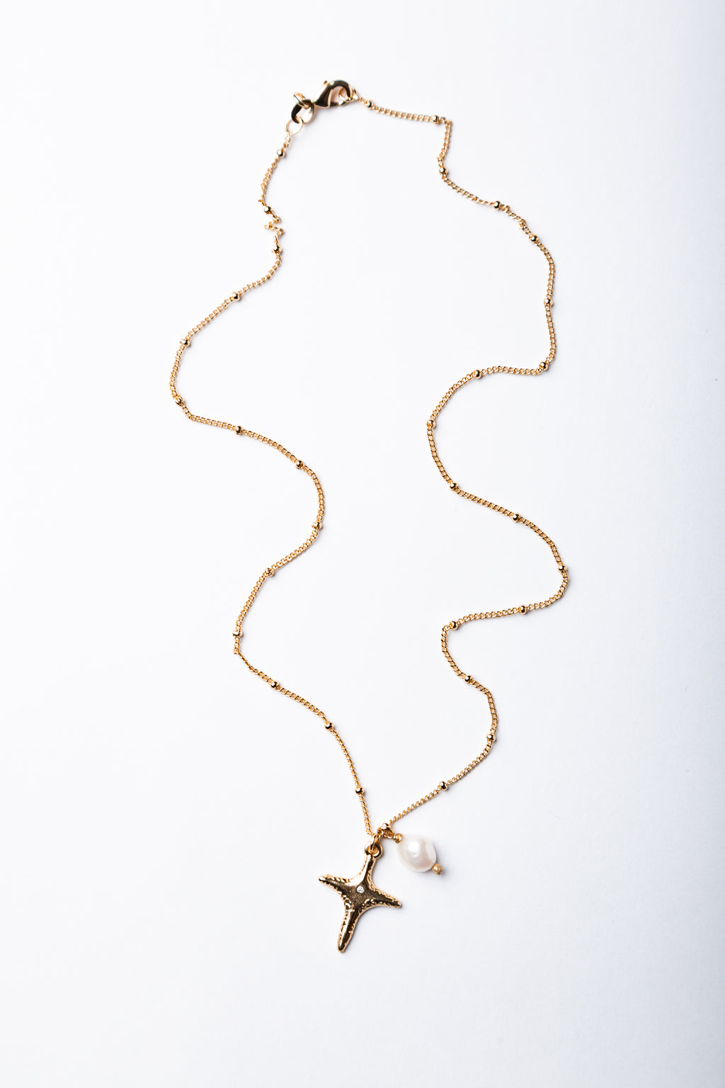 Collar Lima con cruz y perla de río – María Larraín