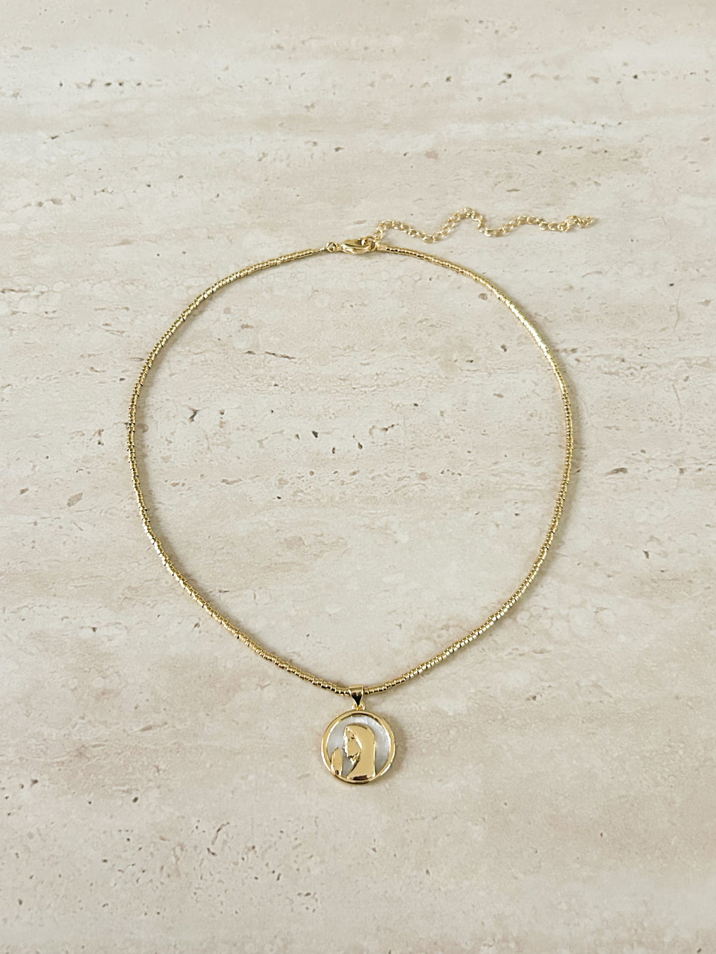 Collar Virgen Nácar