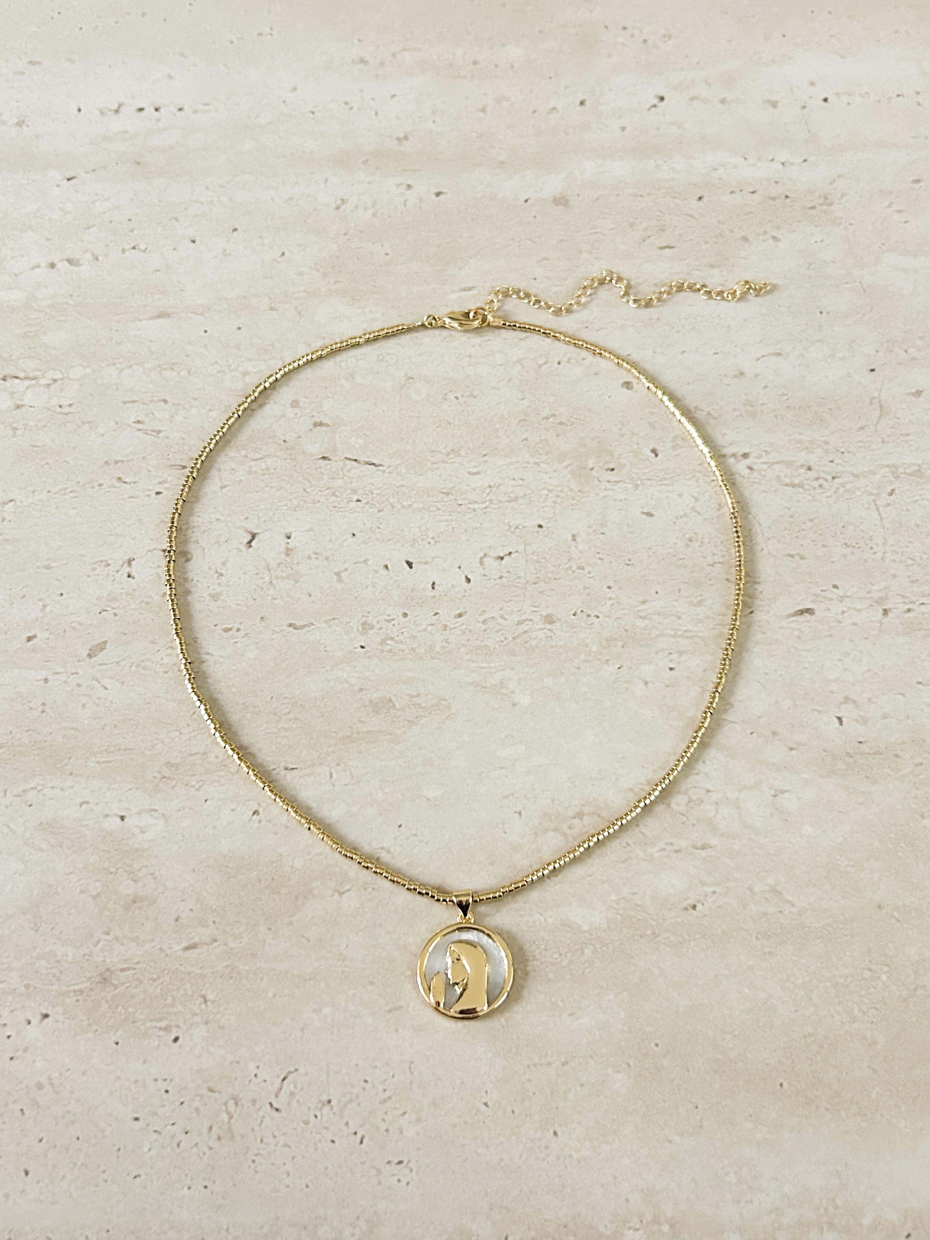 Collar Virgen Nácar