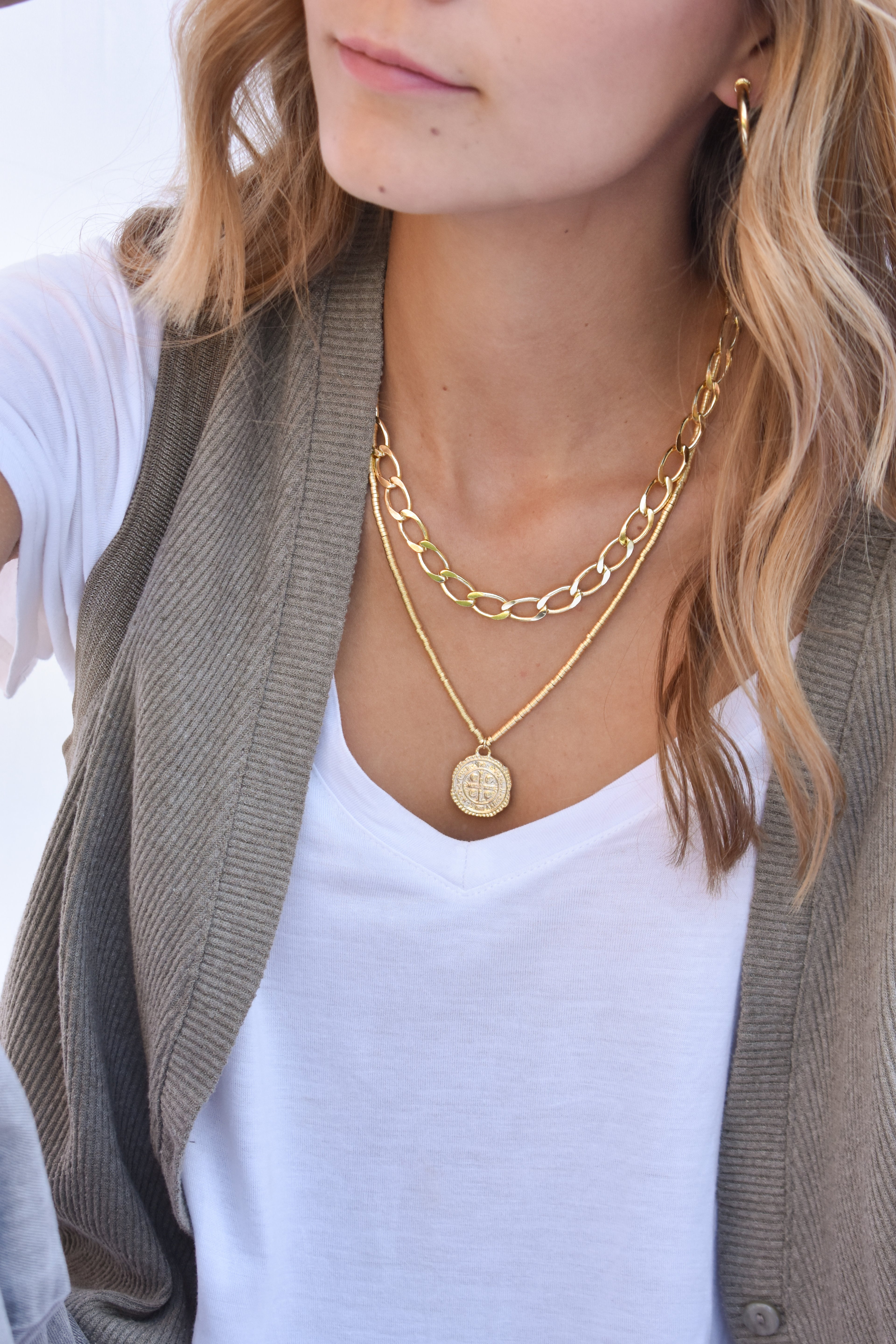 Mix Paula con cadena de eslabones y collar San Benito – María Larraín