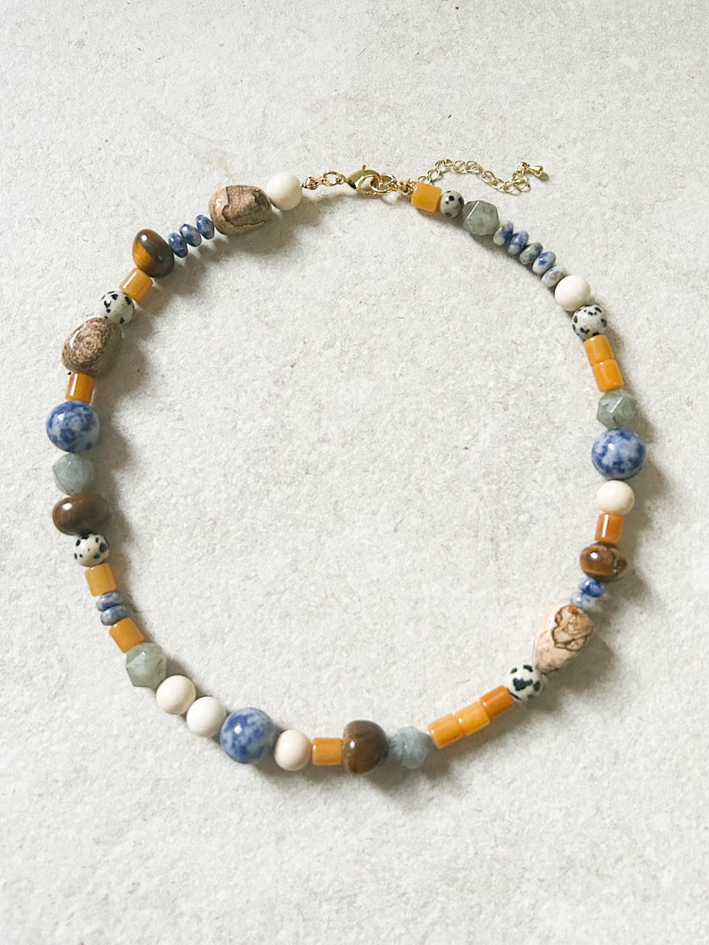 Collar Regina con piedras naturales jaspe, sodalita y labradorita – María Larraín