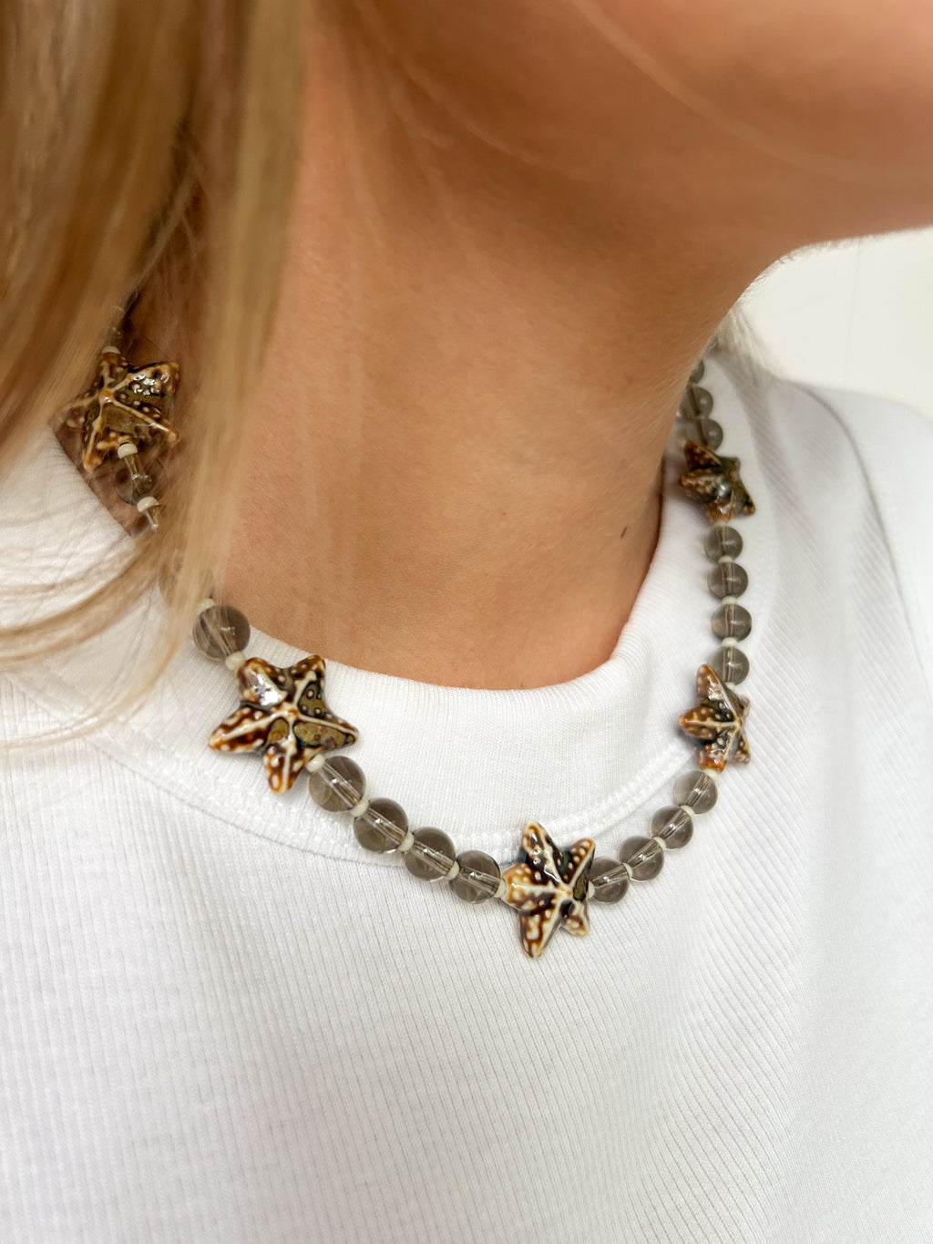 Collar Del Mar Estrella con cuarzo ahumado y colgantes de estrellas marinas – María Larraín