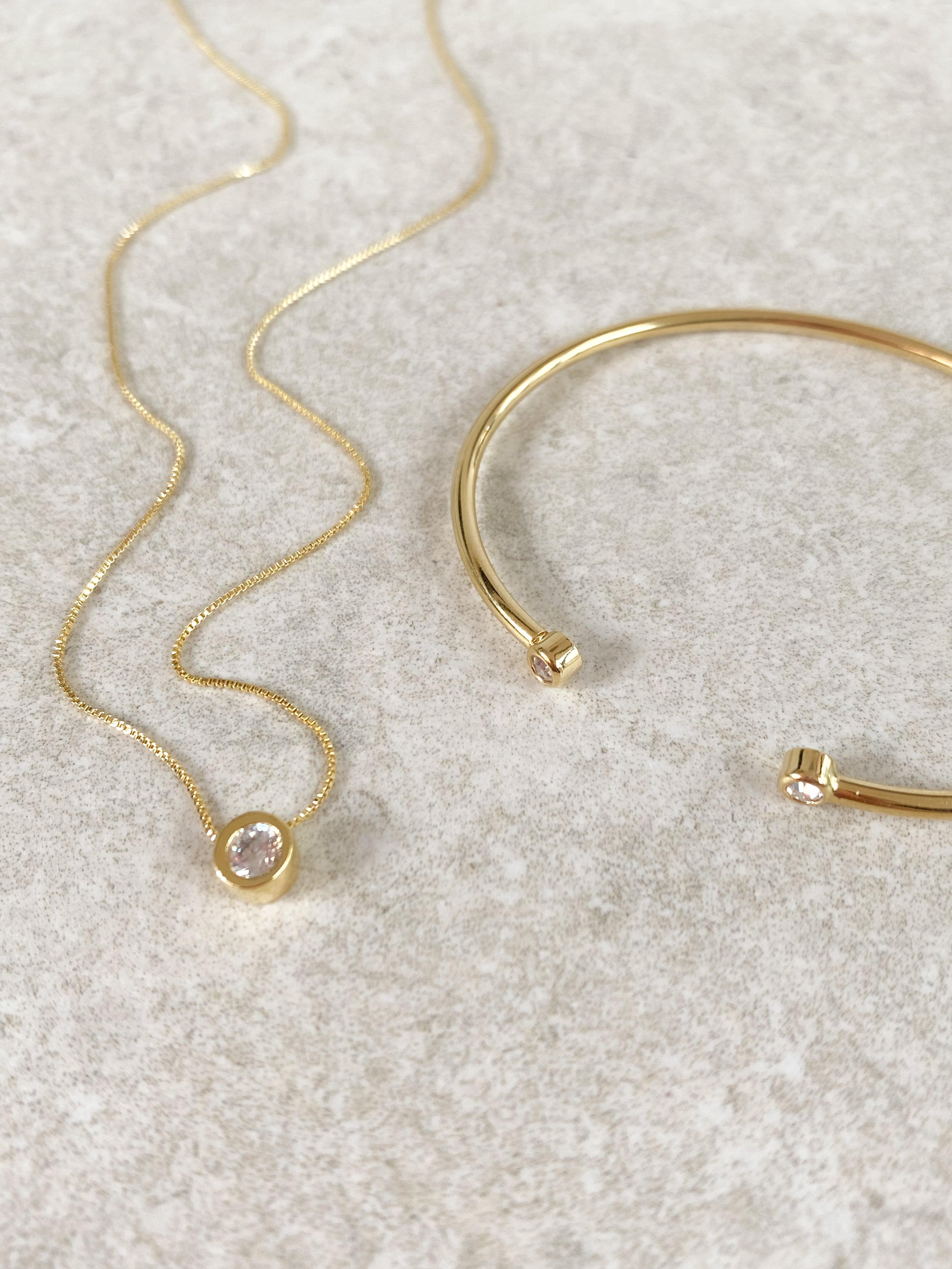 Mix Classic Oro con collar y esclava punto de luz – María Larraín