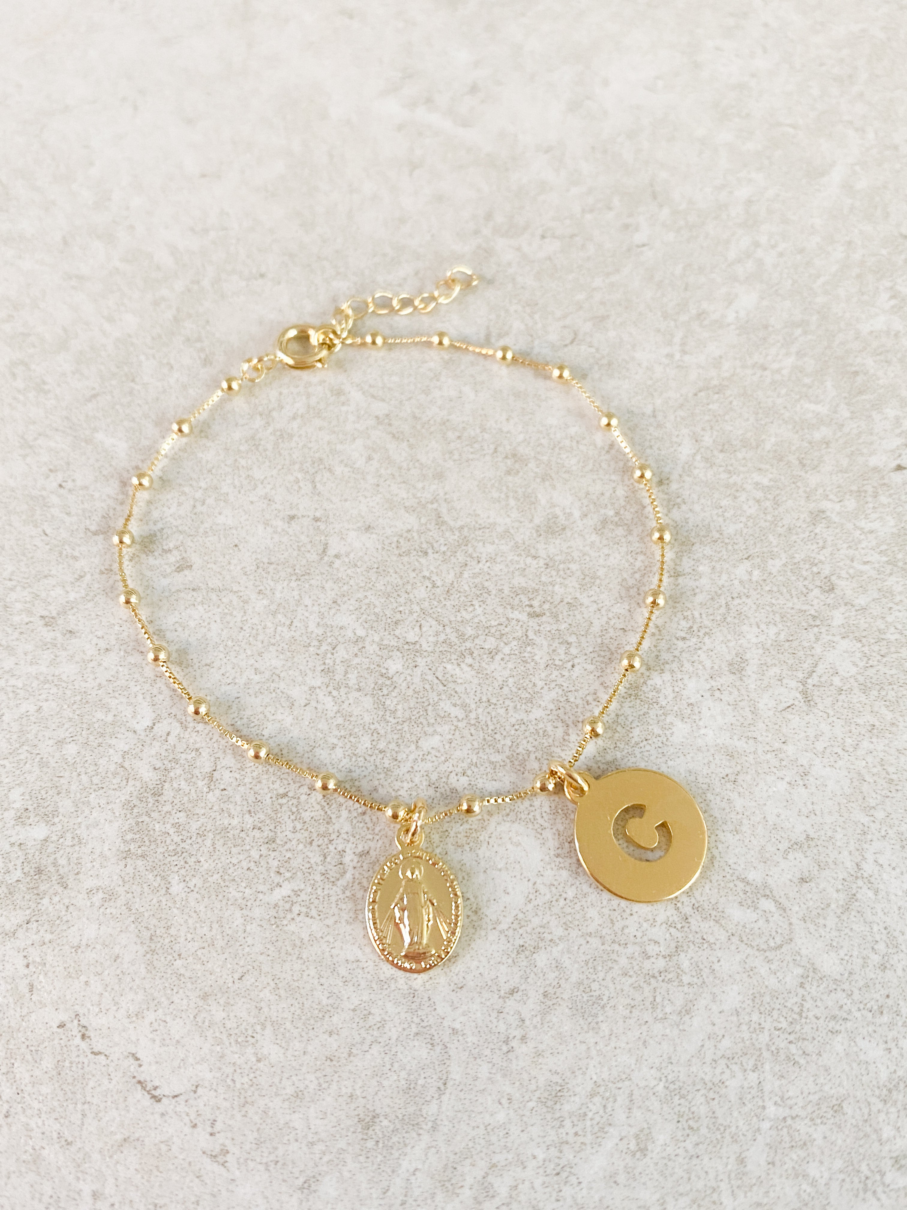 Pulsera Virgen letra