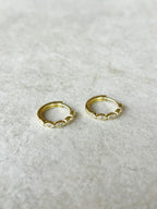 Aros Luzma con argollas de circones bañadas en oro 18k – María Larraín