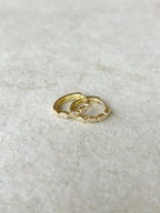 Aros Luzma con argollas de circones bañadas en oro 18k – María Larraín